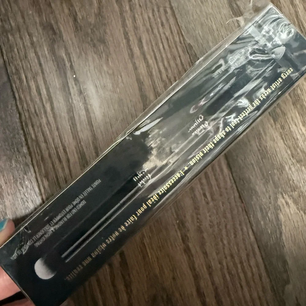 NWT Kat Von D Shade & Light Eye Contour Brush. Rare. Discontinued product - Picture 3 of 5
